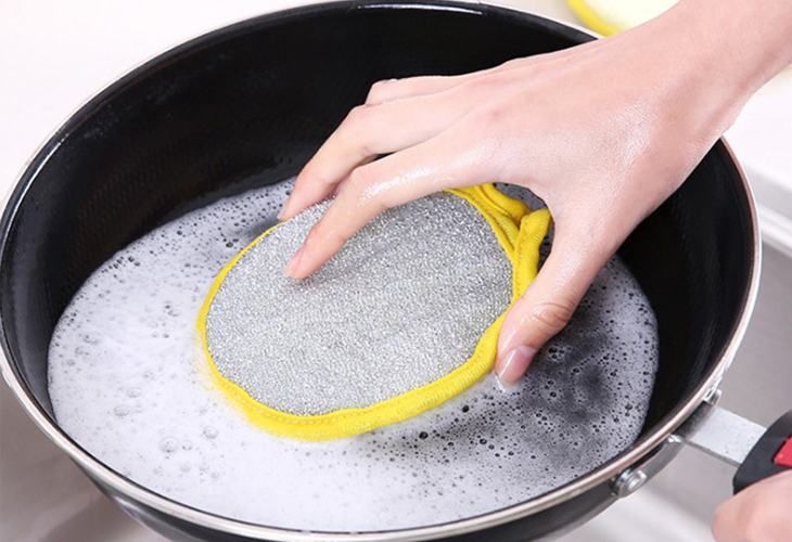 cách tẩy lớp chống dính trên chảo
